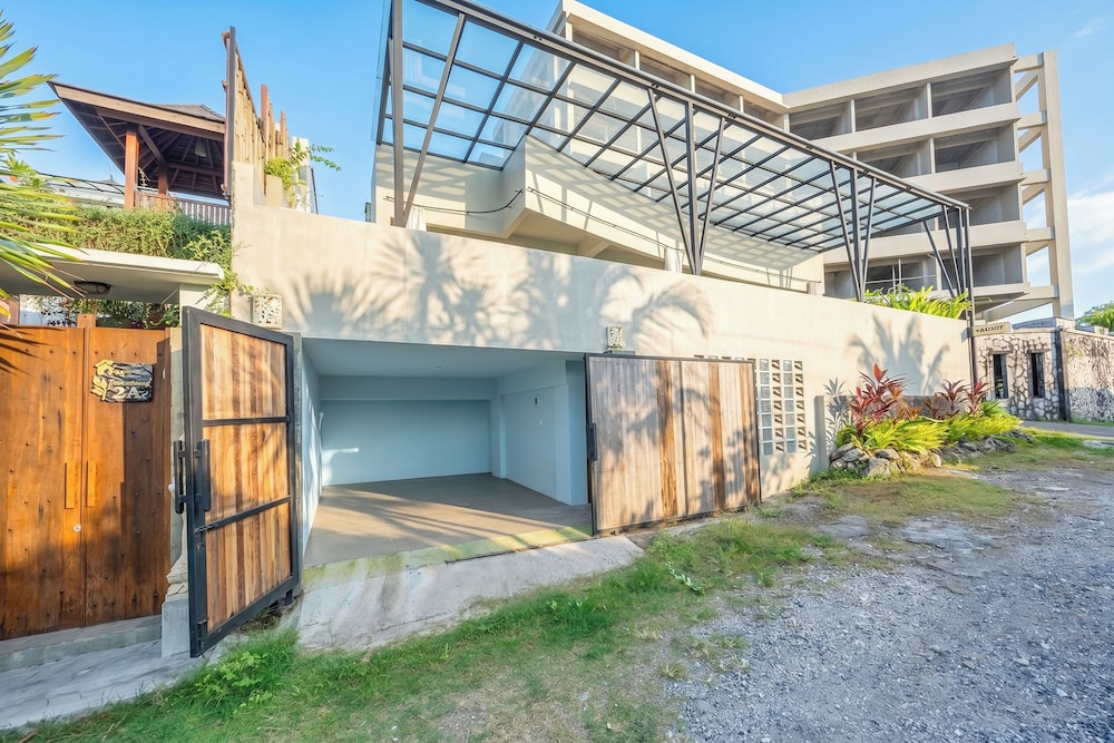 The Ocean Views Luxury Villas & Apartment by ZUZU 66/73