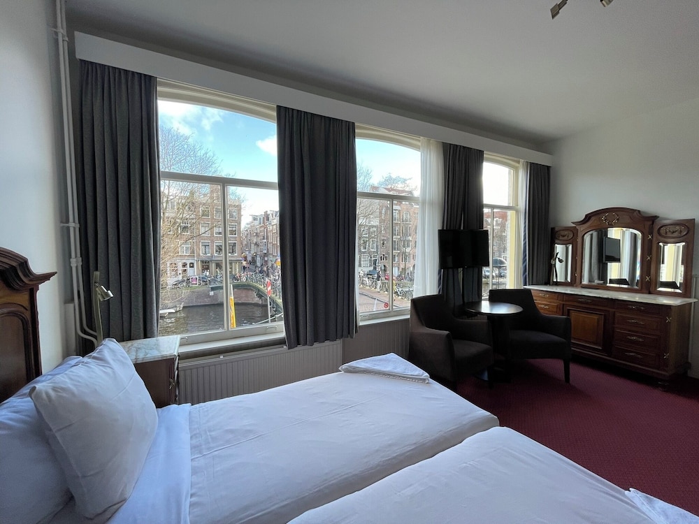 ROOM, TWIN BEDS, CANAL VIEW
