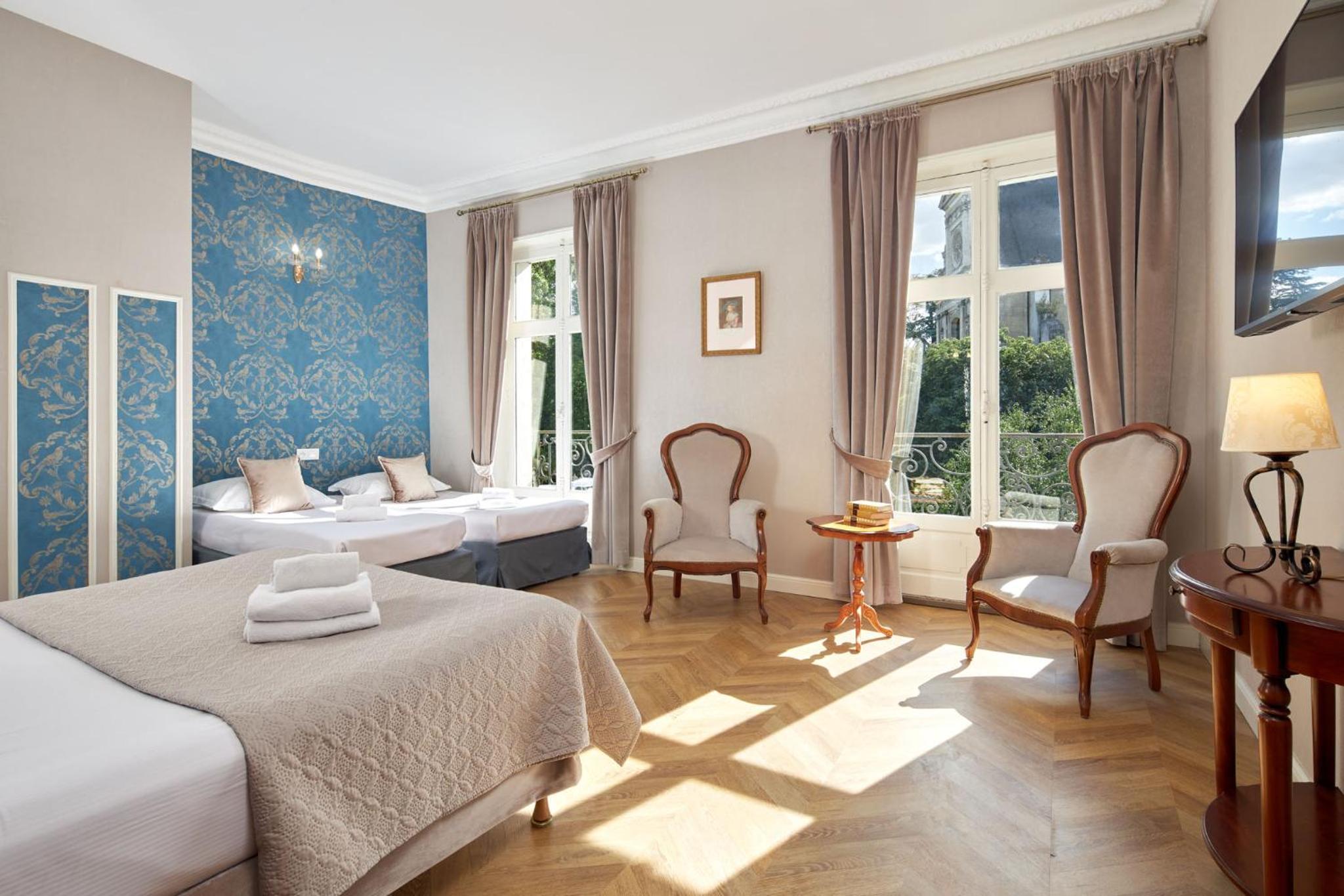 Room, Quadruple