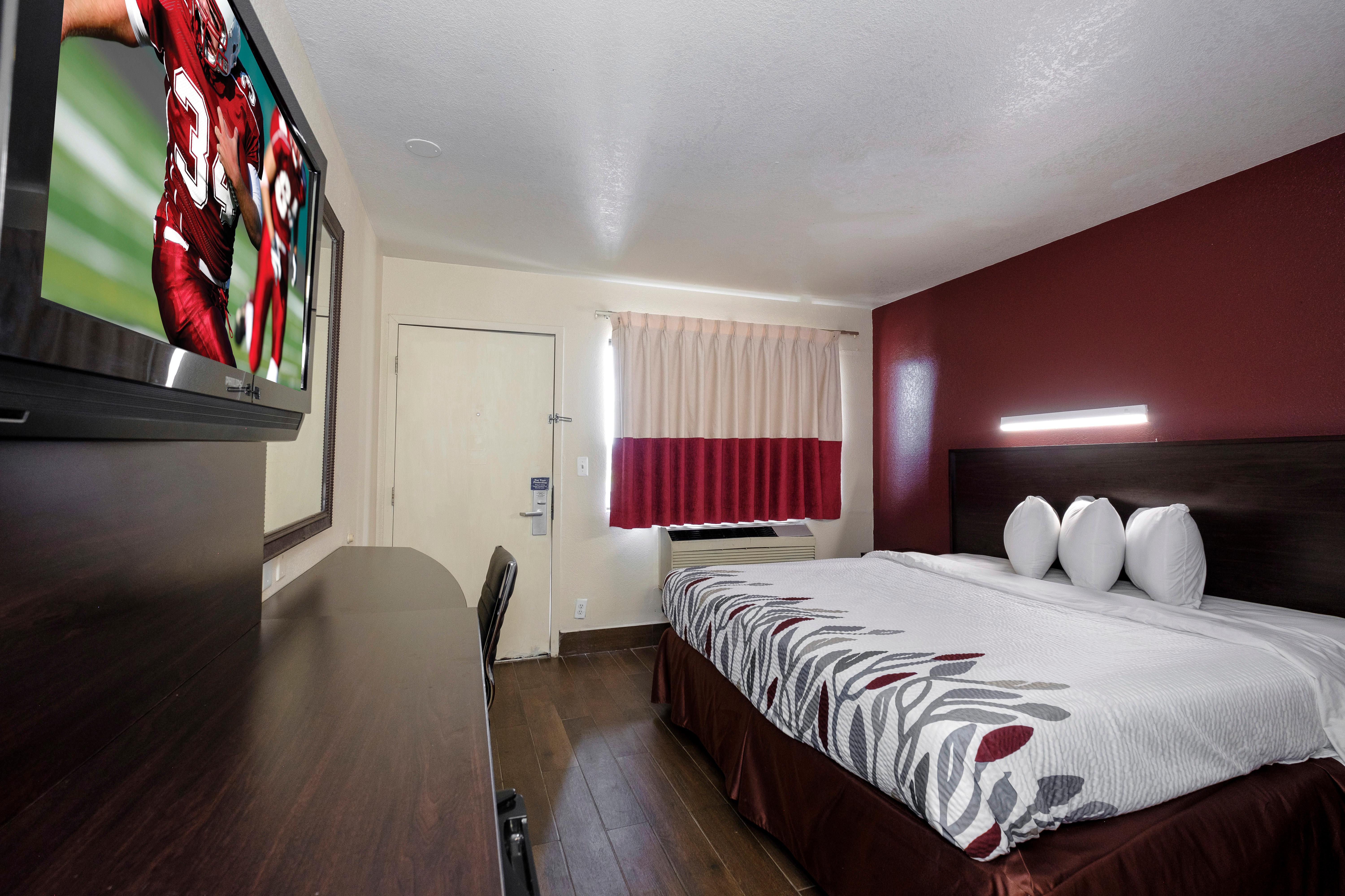 غرفة ديلوكس بسرير كينج، Budget Inn Alexandria, LA 2/2