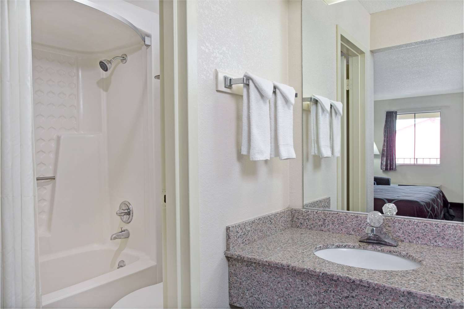 Super 8 By Wyndham Suwanee 10/12