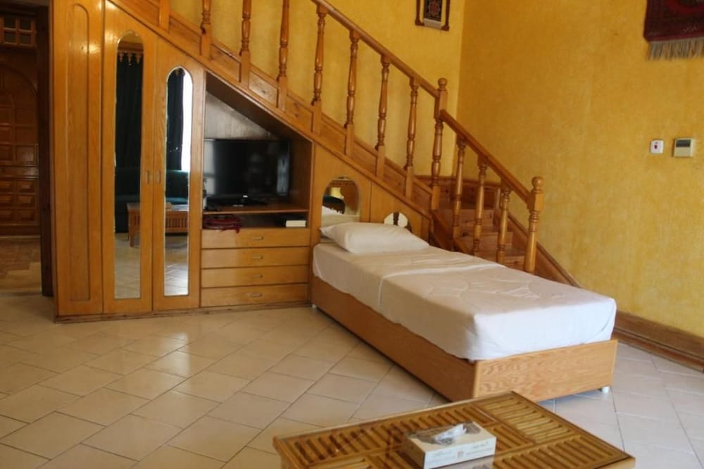 Kuwait Palace Hotel Apartment 17/66