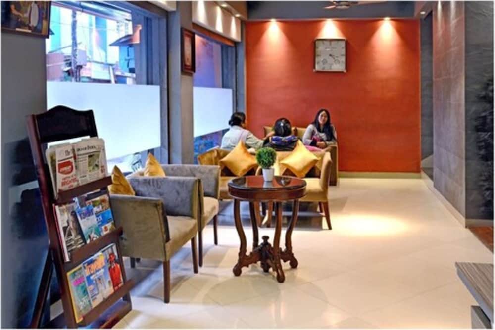 HOTEL EMBASSY 21/26
