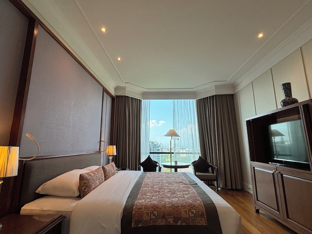 EXECUTIVE, SUITE