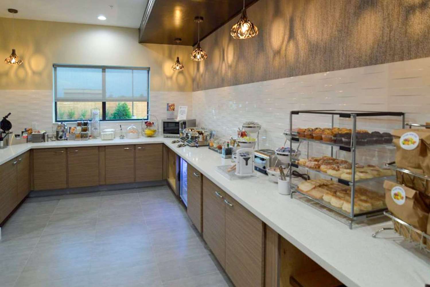 Comfort Inn & Suites Houston I-45 North IAH, TX 32/32
