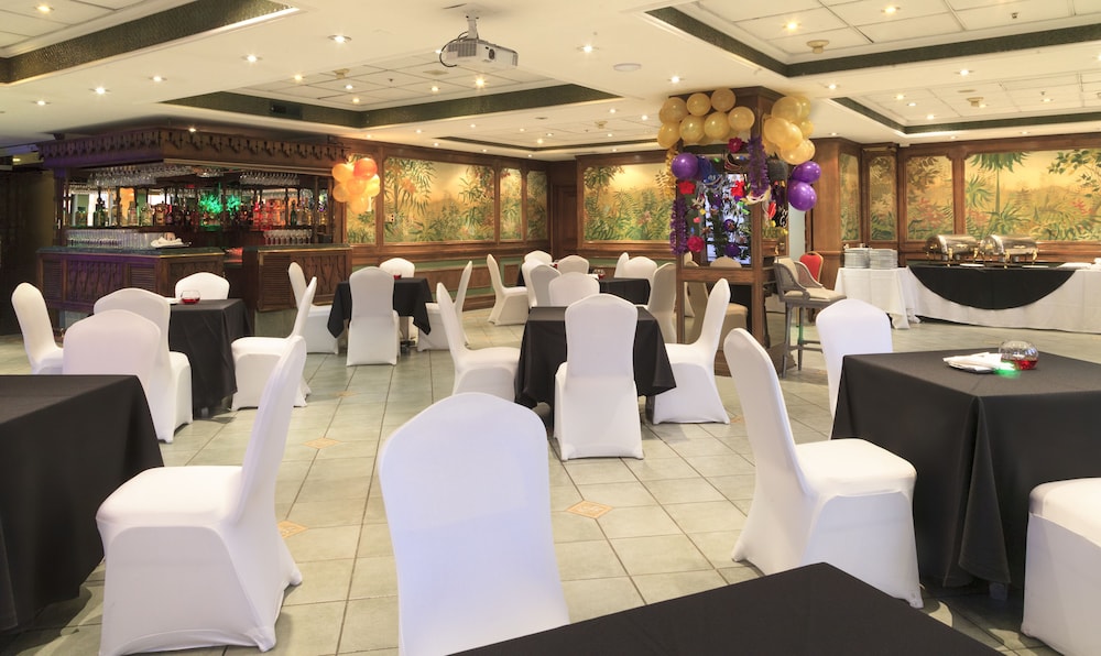restaurant cafeteria
