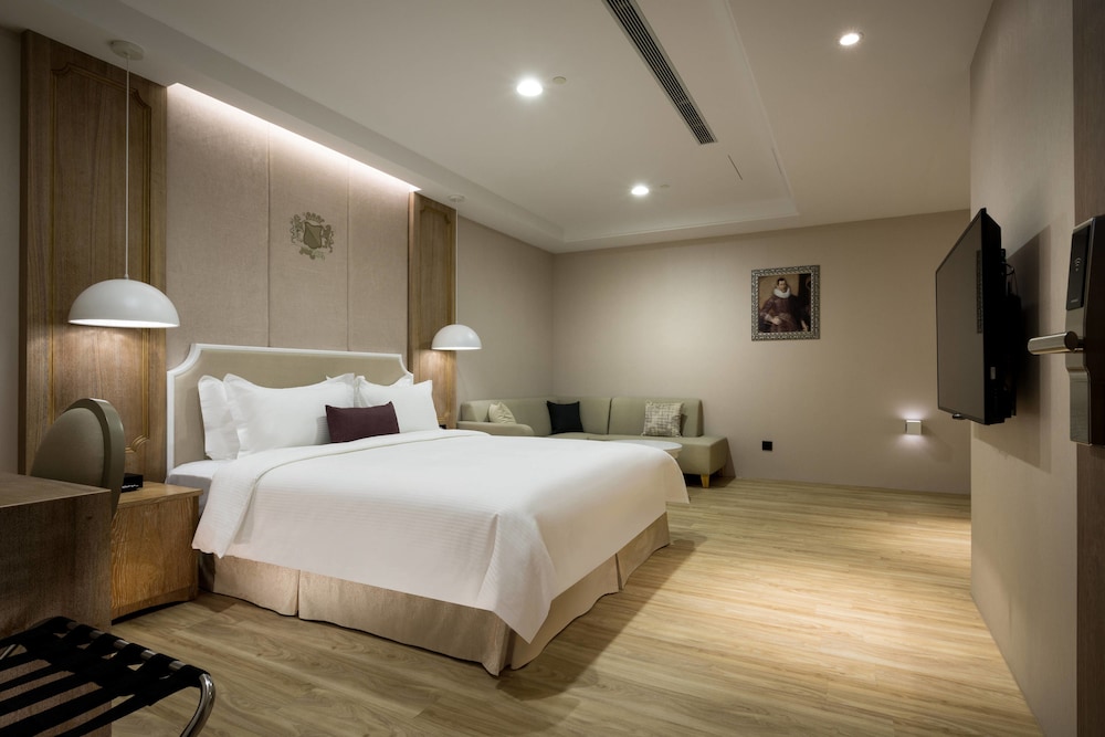 Hua Hotel 13/67