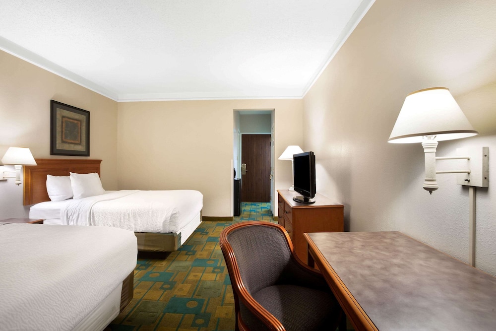 La Quinta Inn Suites Round Rock North 11/41