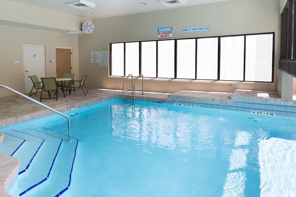 Holiday Inn Express Suites Jacksonville Airport 4/63