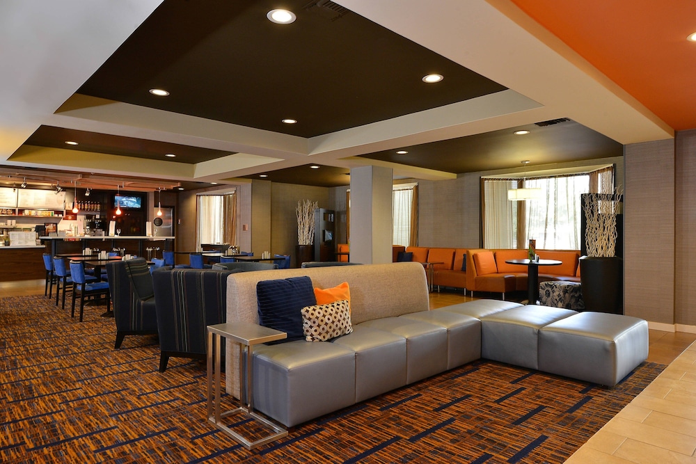 Courtyard By Marriott Bentonville 8/42