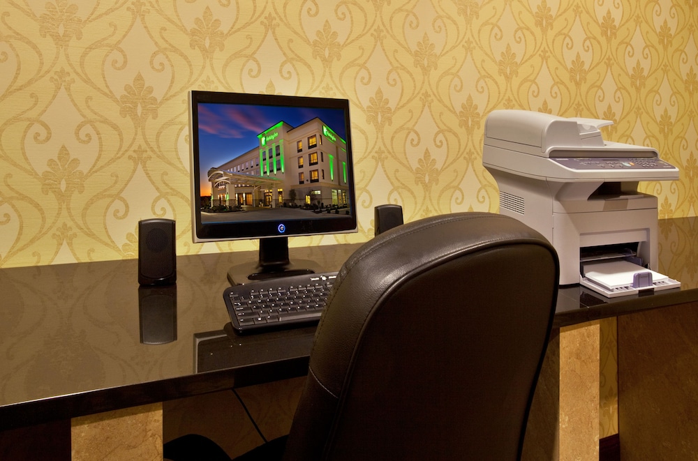 Holiday Inn Quincy, an IHG Hotel 27/75
