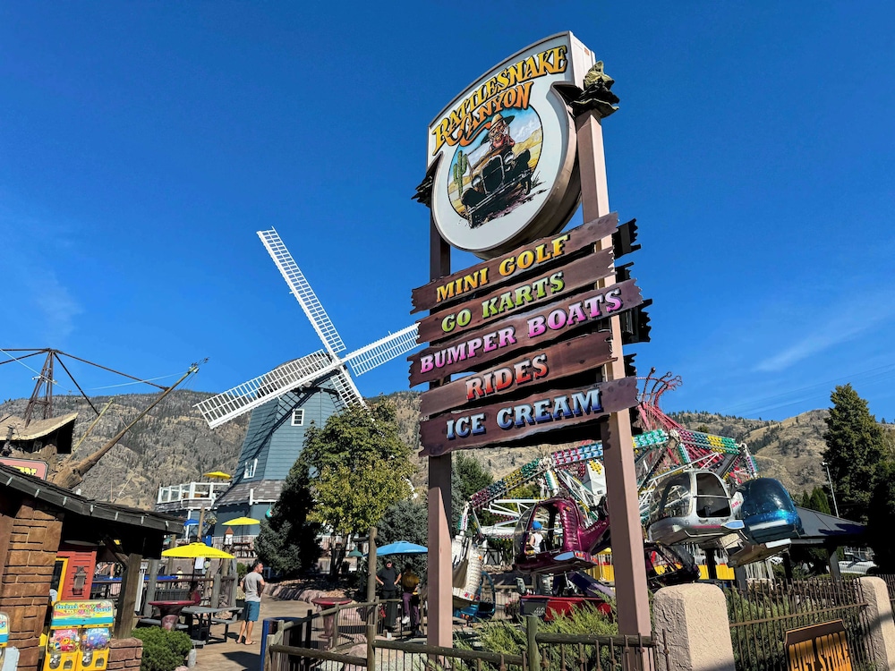 Coast Osoyoos Beach Hotel 4/50