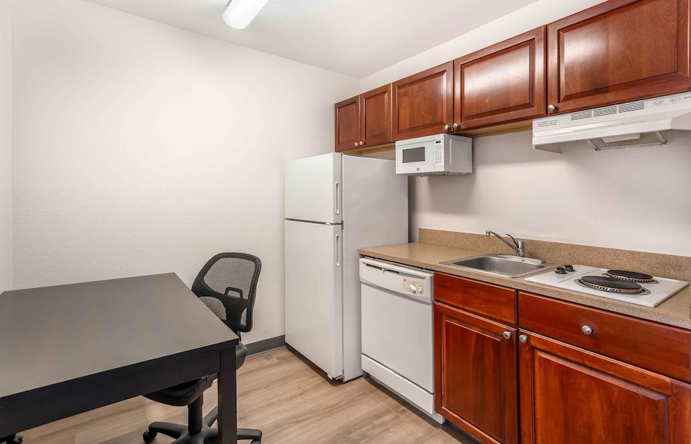 Extended Stay America - Tampa - Airport - N. West Shore Blvd 65/73
