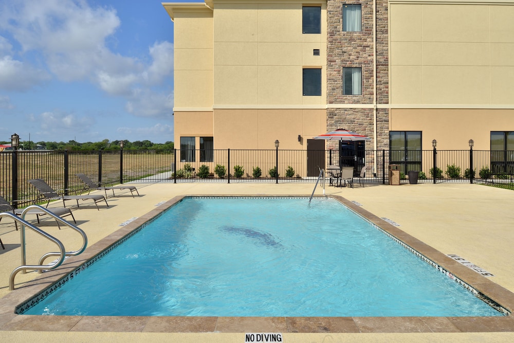 Comfort Inn & Suites Victoria North 4/46