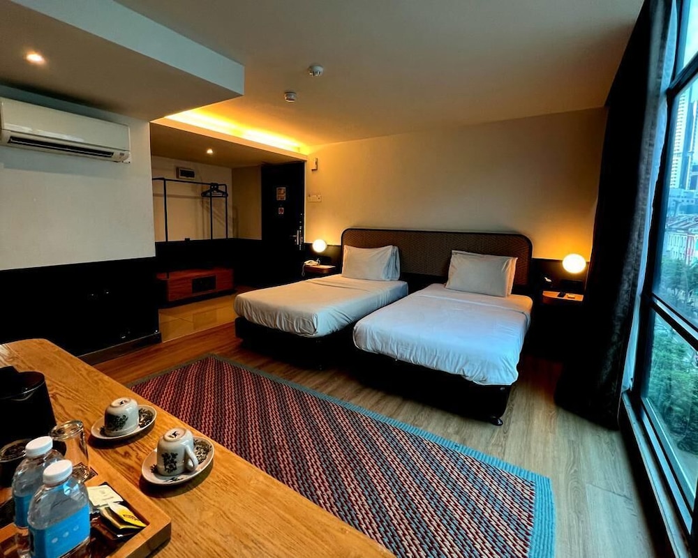 K Hotel 24/48