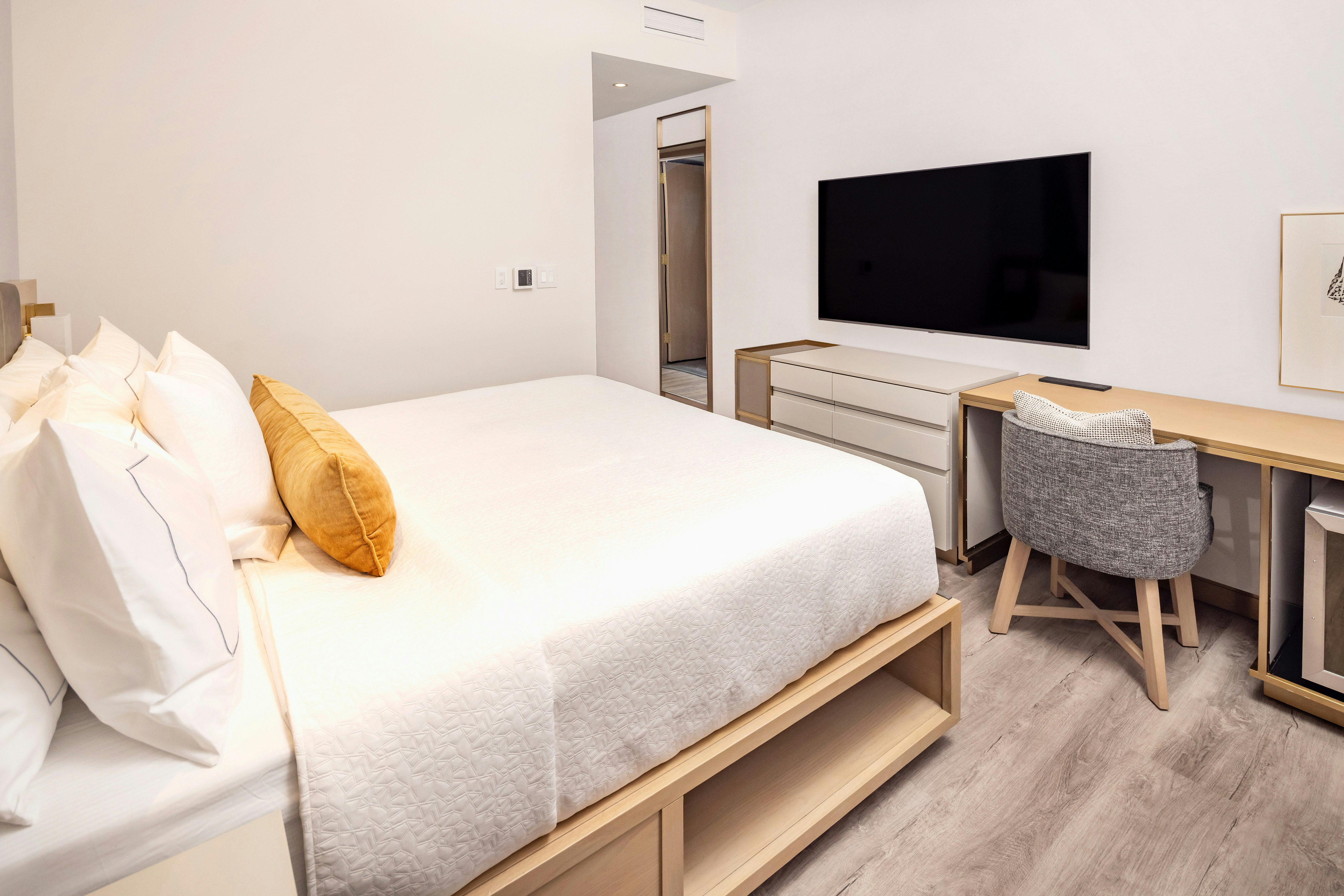 Premier, Studio, King Bed