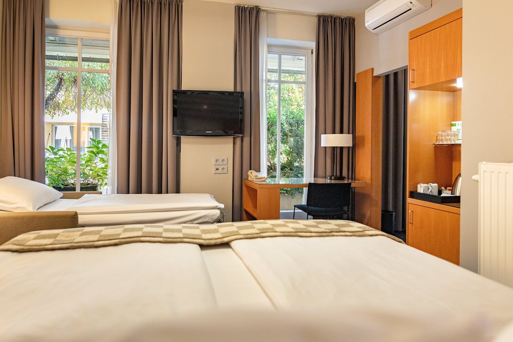 HOLIDAY INN VIENNA CITY 27/74