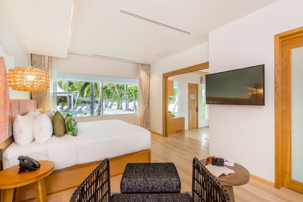 Pool, Villa, King Bed, Beach Front