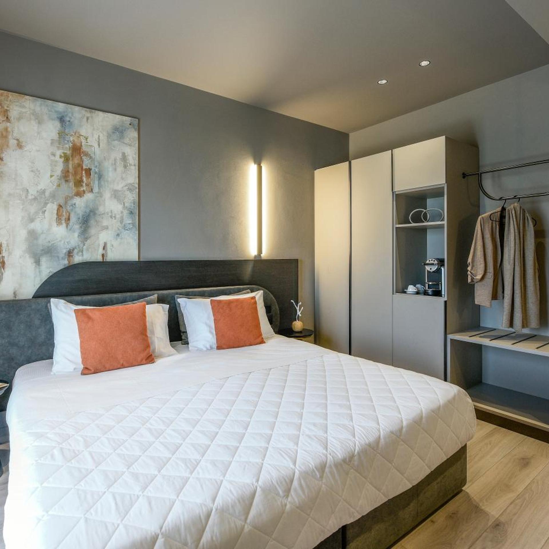Junior Suite, Square View