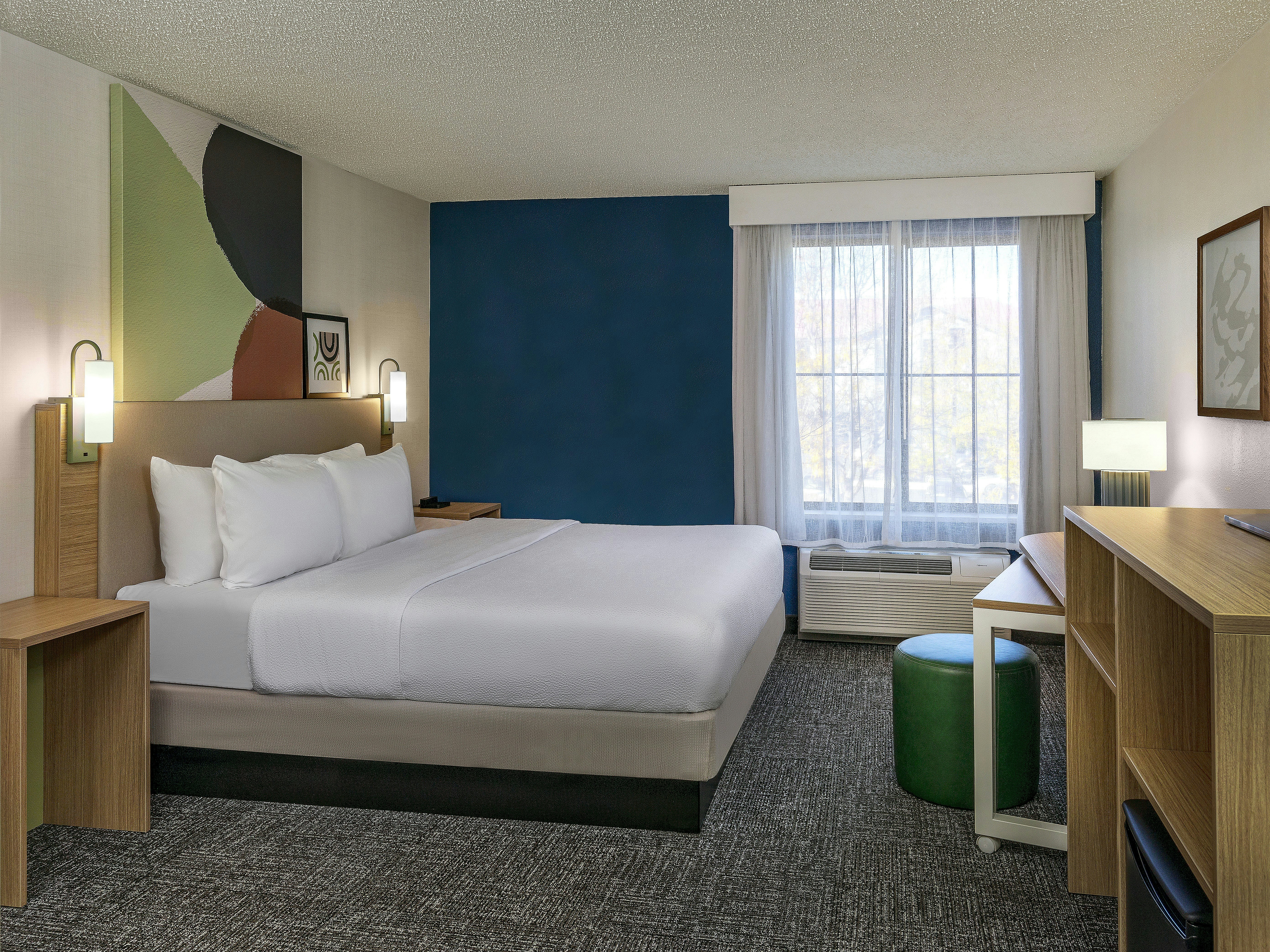 ROOM, KING BED