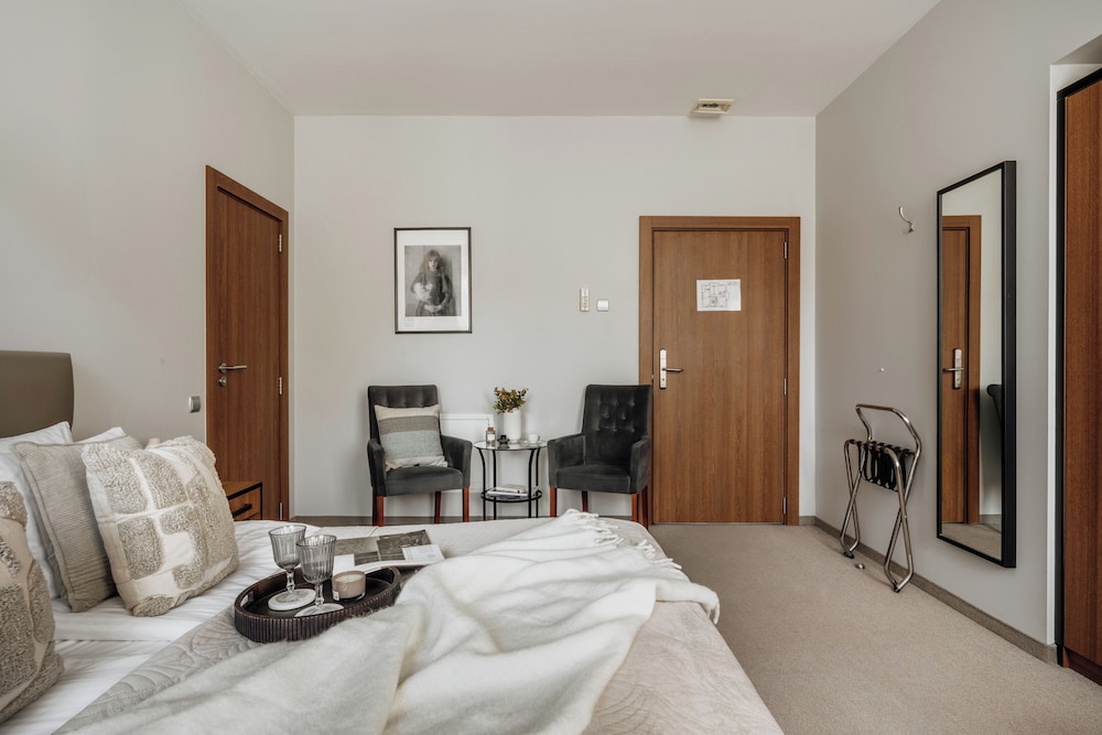 SUPERIOR, DOUBLE BED