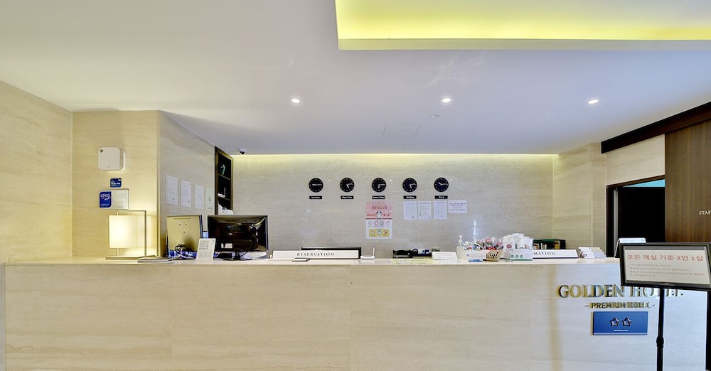 Golden Hotel 4/46