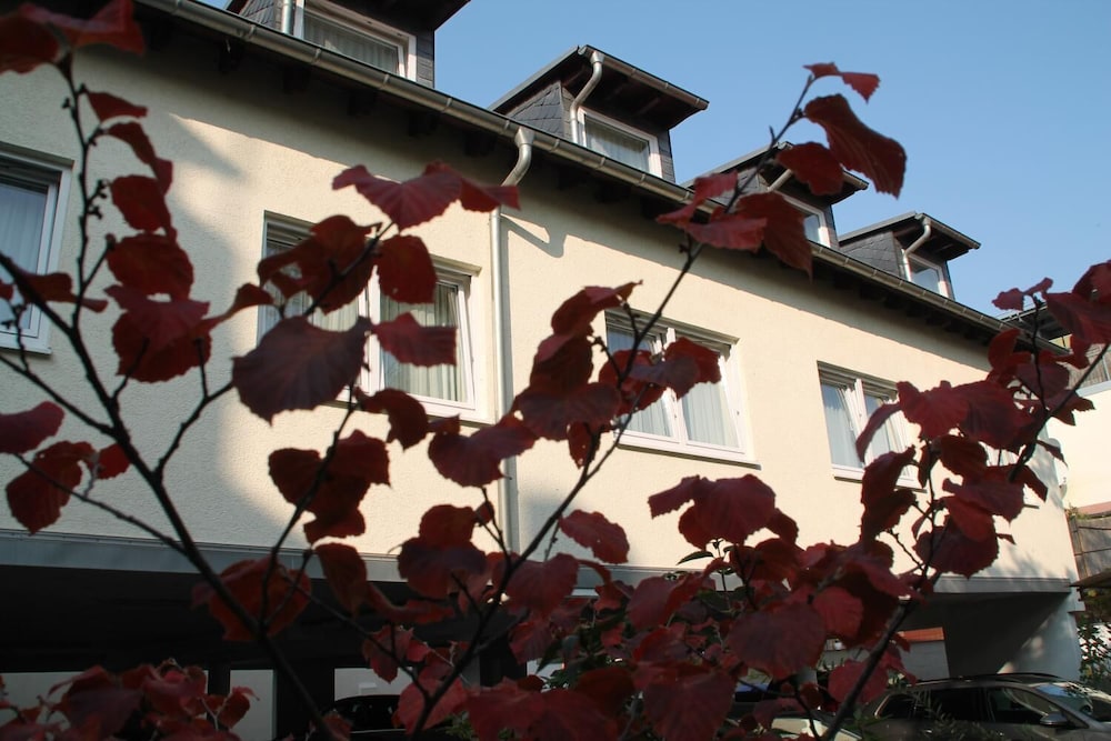 HOTEL RIESENJunior by Trip Inn 30/33