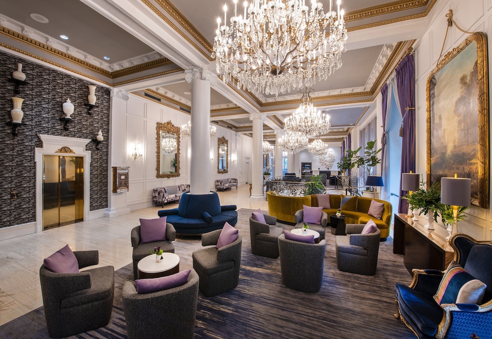 Le Pavillon Hotel 12/77