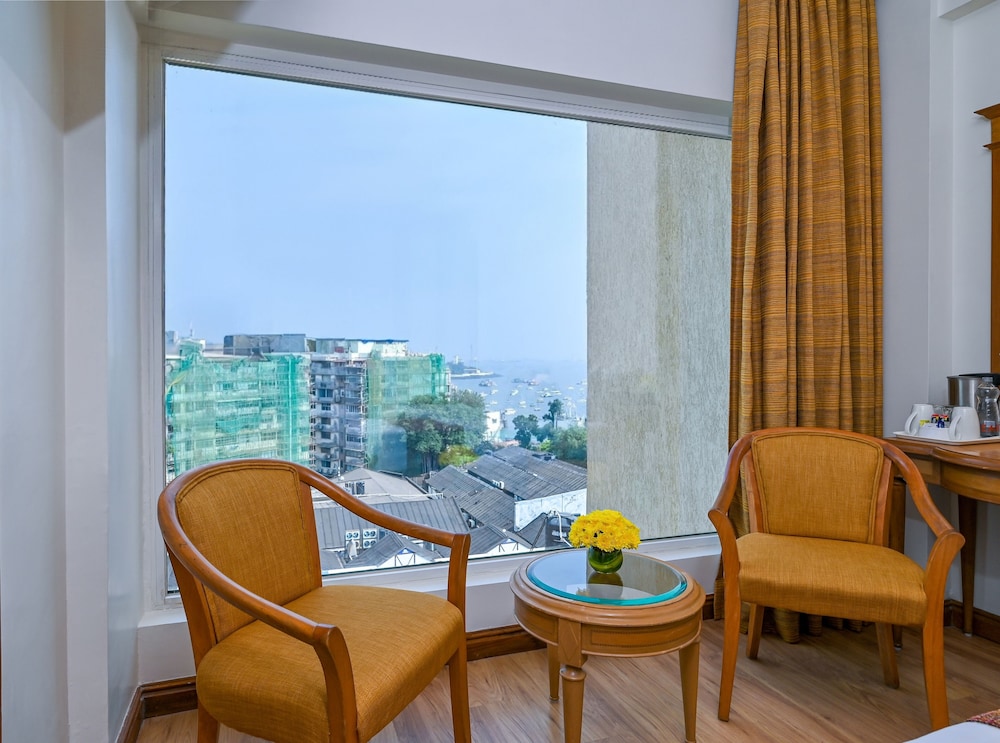 Fariyas Hotel Mumbai 32/50