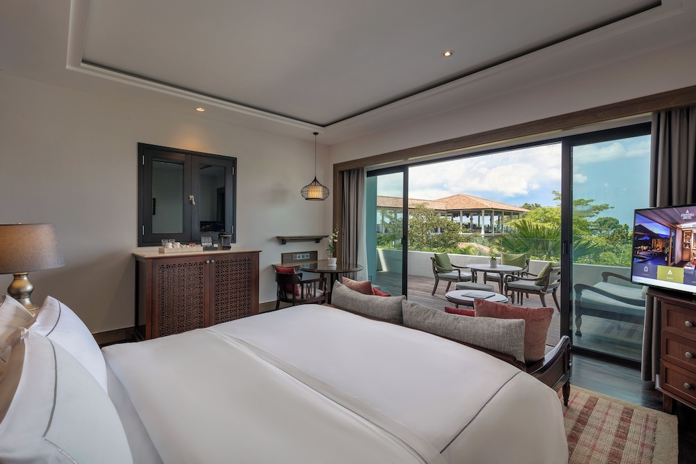 Garden, Family, King and Twin Beds, Balcony