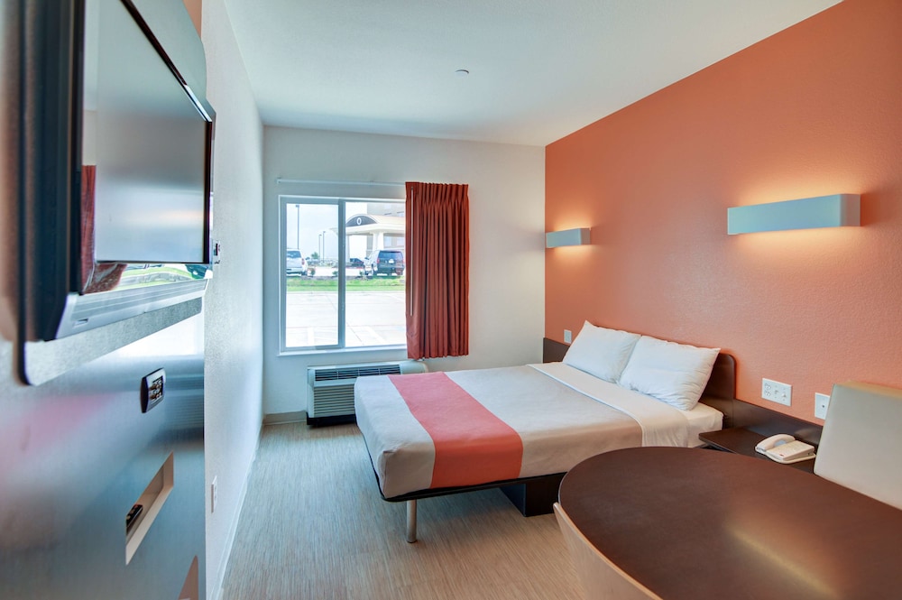 Motel6 Roanoke, TX - Northlake - Speedway 13/48