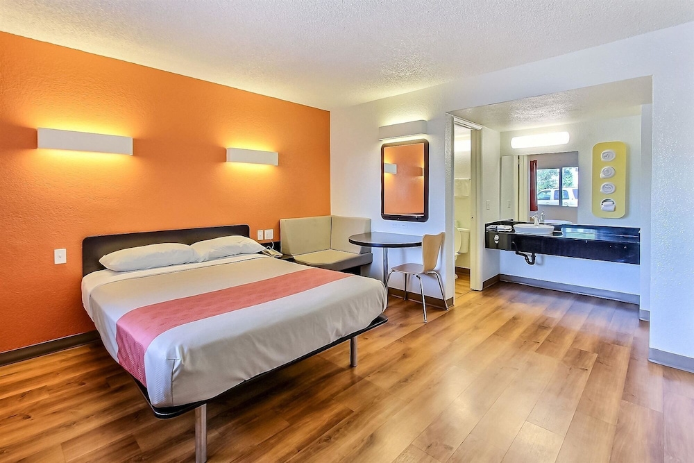 Motel6 Campbell, CA - San Jose 8/28