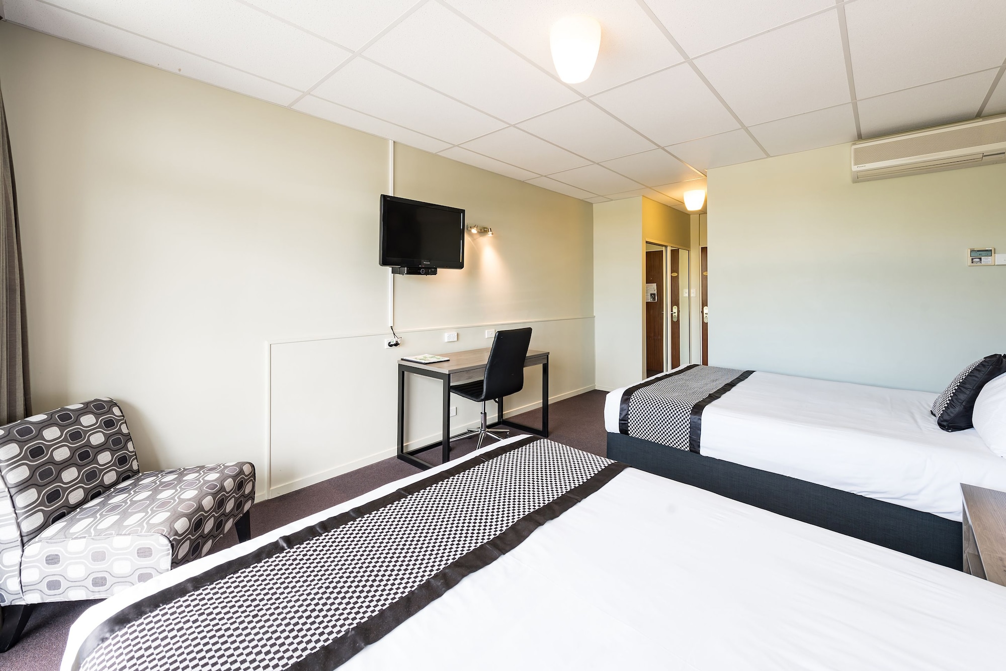 STANDARD, DOUBLE OR TWIN BED
