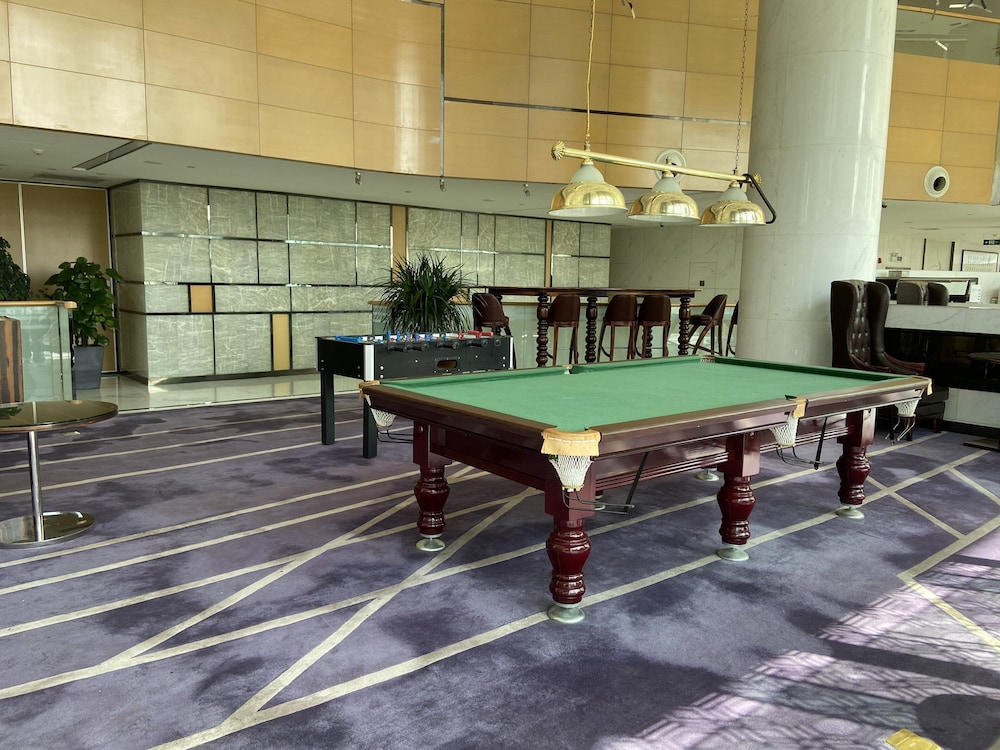 HOLIDAY INN SHIJIAZHUANG CENTRAL 64/77