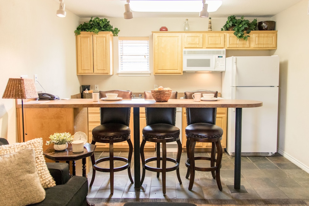 Vineyard Court Designer Suites Hotel 41/56
