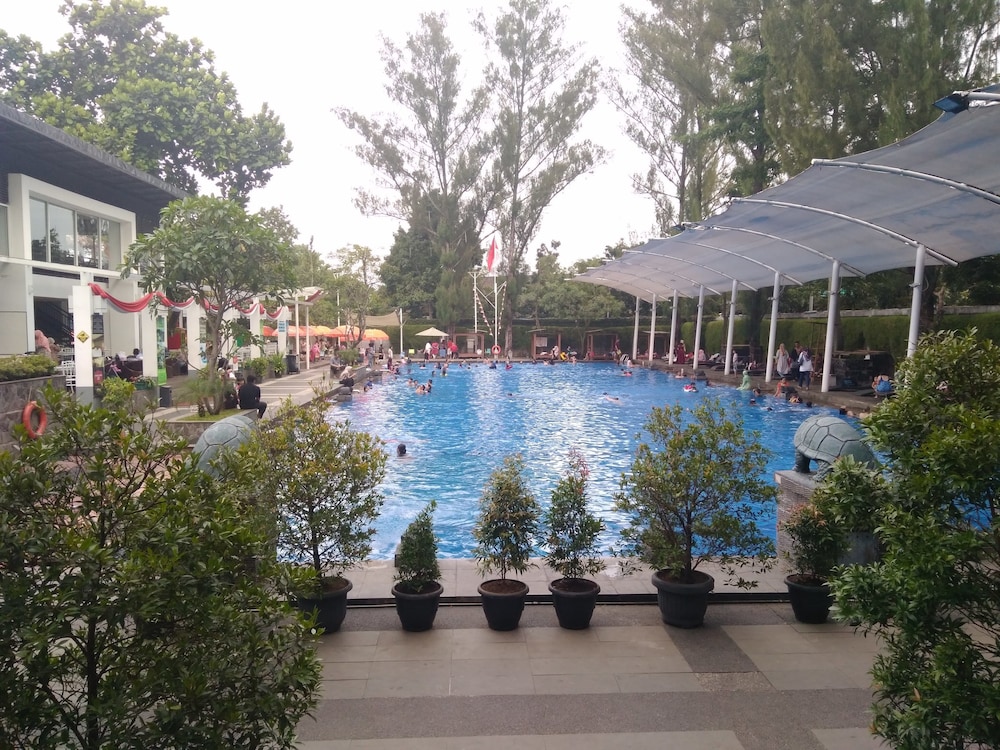 Oasis Siliwangi Sport Hotel 44/48