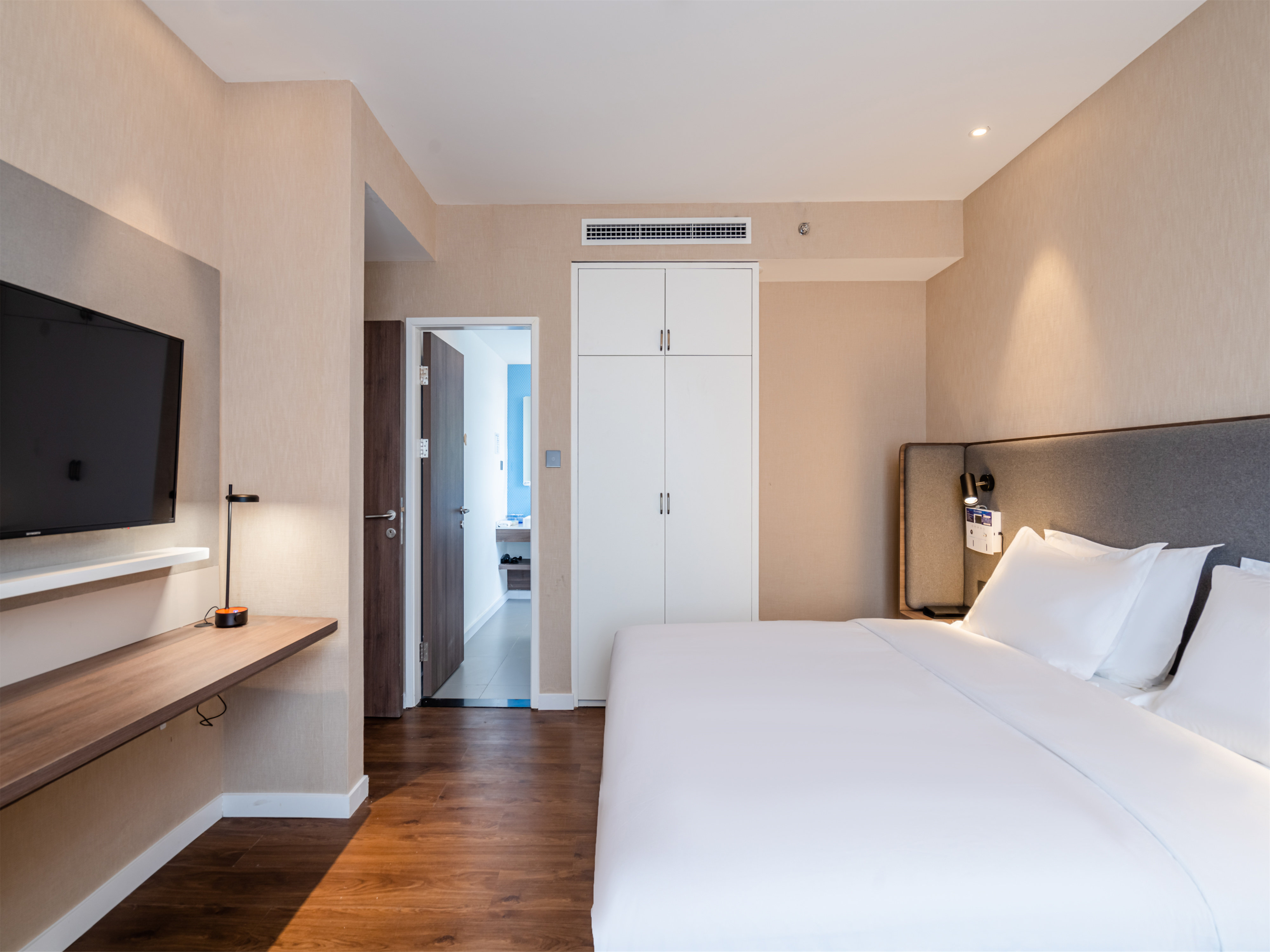 Holiday Inn Express Litang 37/78