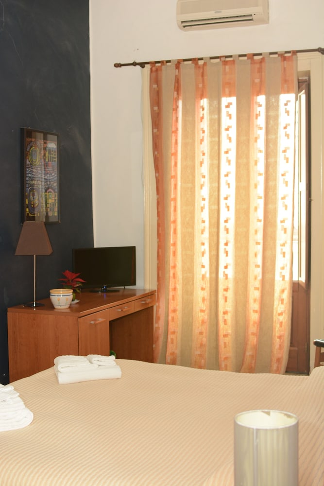 Bed and Breakfast Opera 25/72
