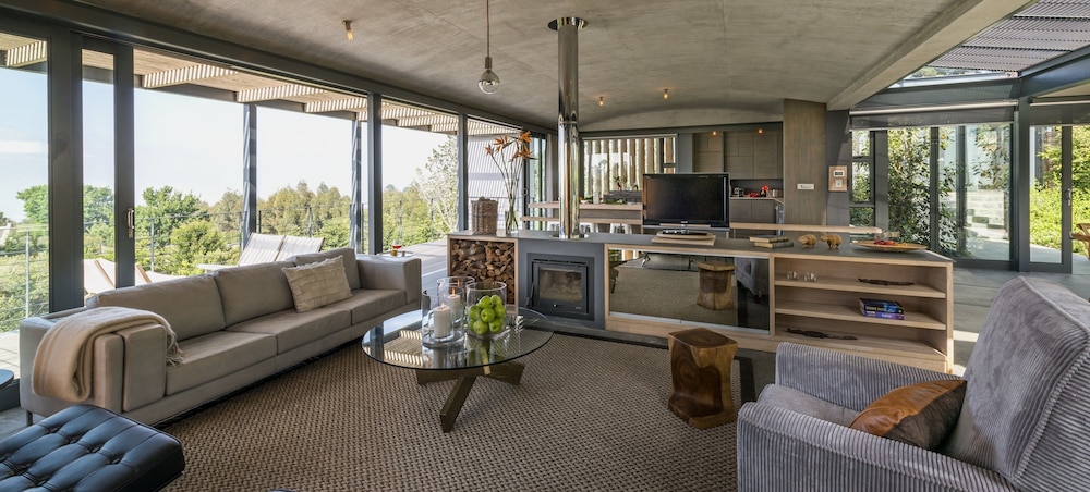 Spanish Farm Guest Lodge 52/90