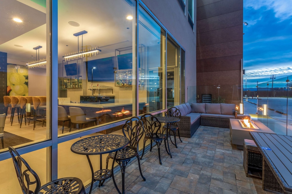 La Quinta Inn & Suites By Wyndham Galt Lodi North 48/56