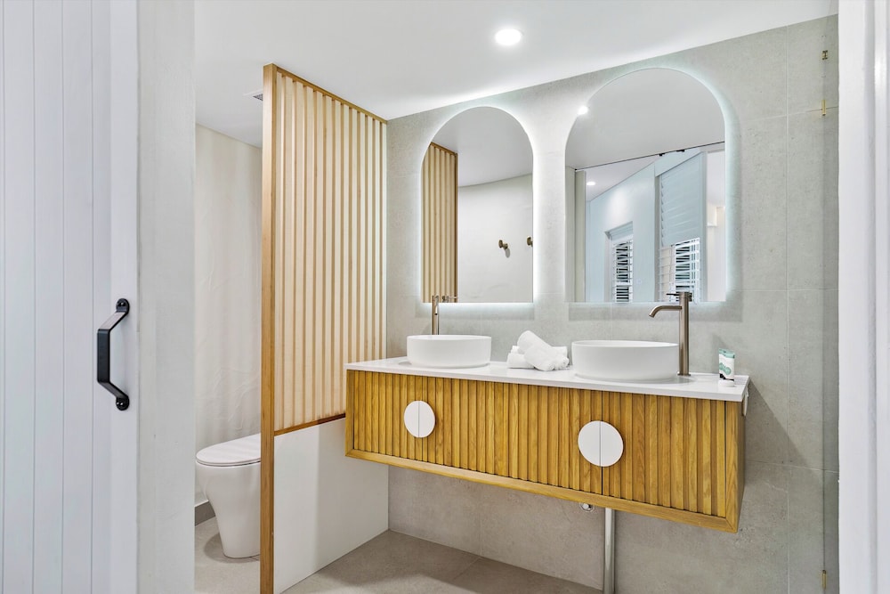 NOOSA BLUE RESORT 75/76