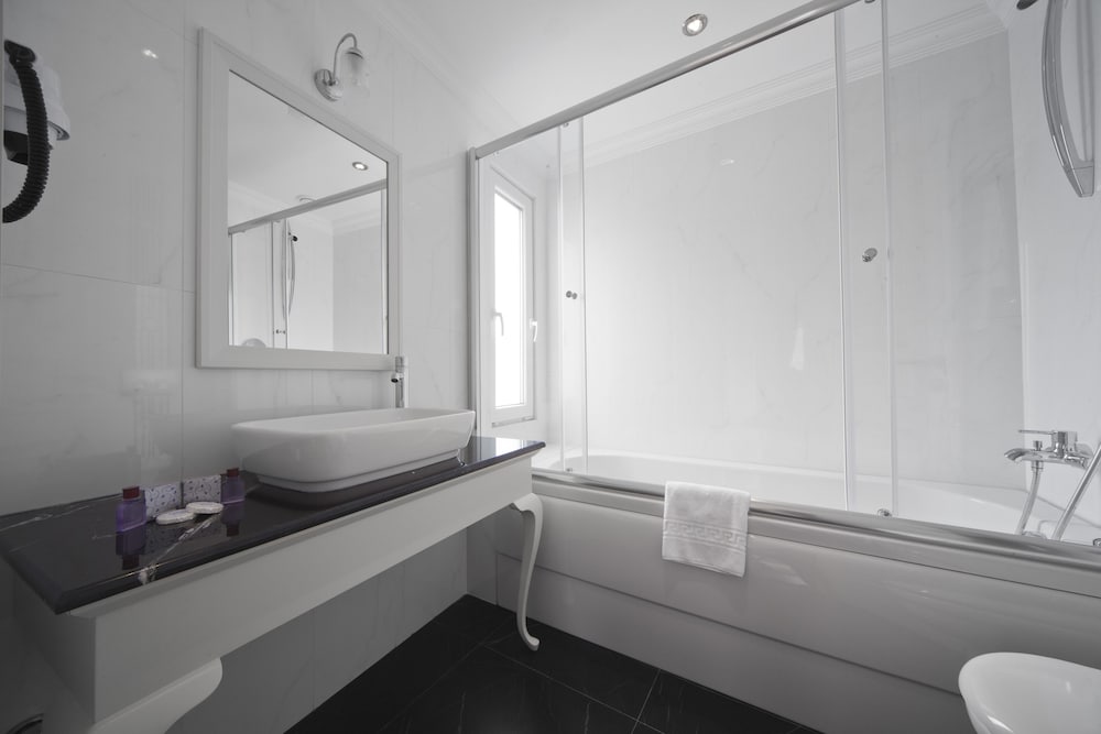 Aren Suites 40/44
