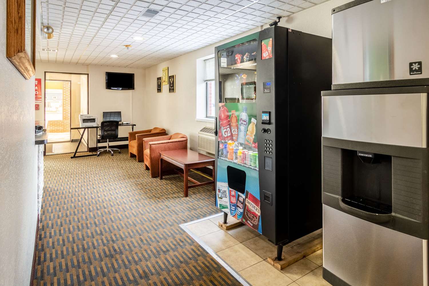 Econo Lodge Cadillac, MI 29/40