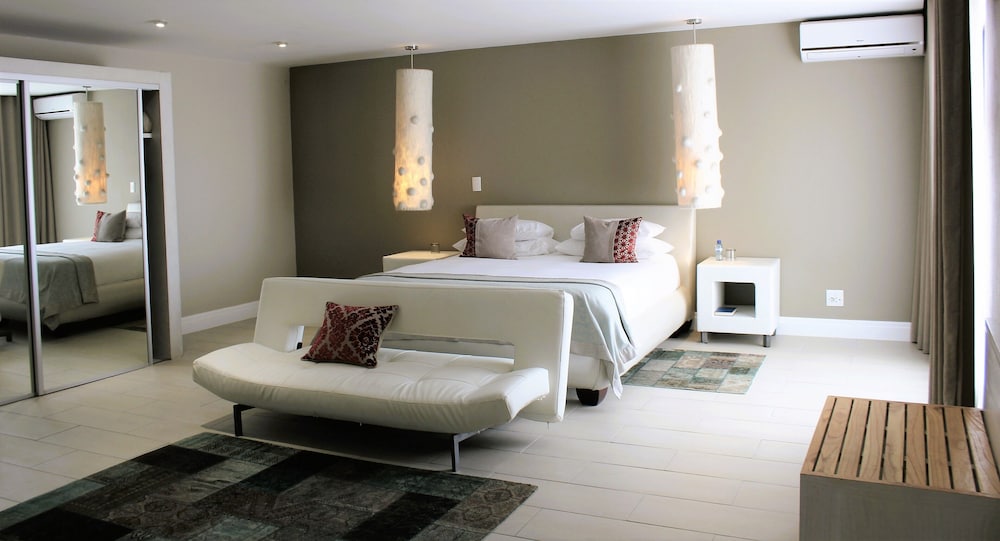 1 BEDROOM, JUNIOR SUITE, KING BED, PARK VIEW