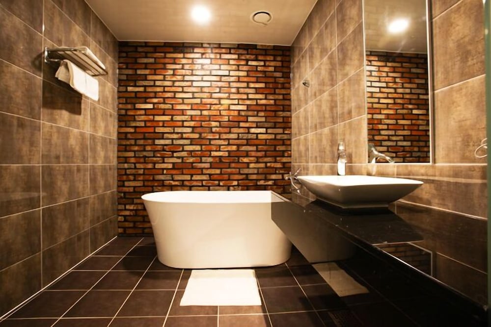 KARAK TOURIST HOTEL 40/50