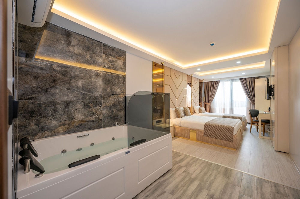Luxury Airport Hotel 46/48