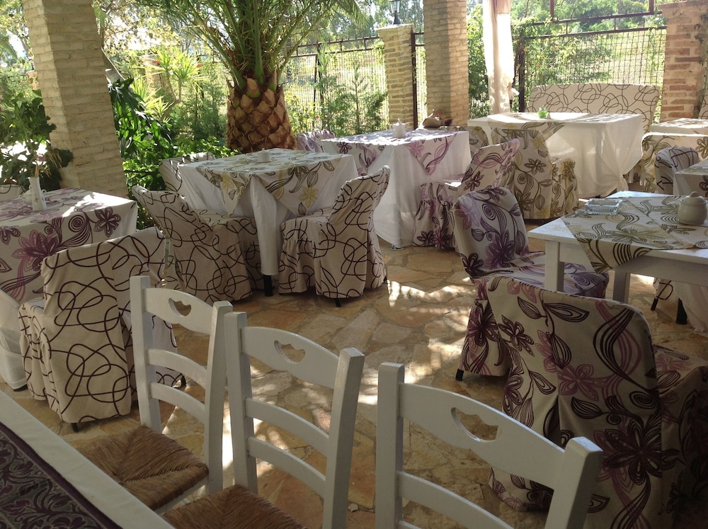Villa Olga Lounge Hotel 25/41