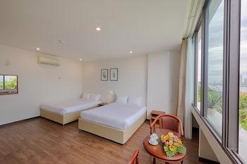 Family, Single Bed, 2 Queen Beds, River View