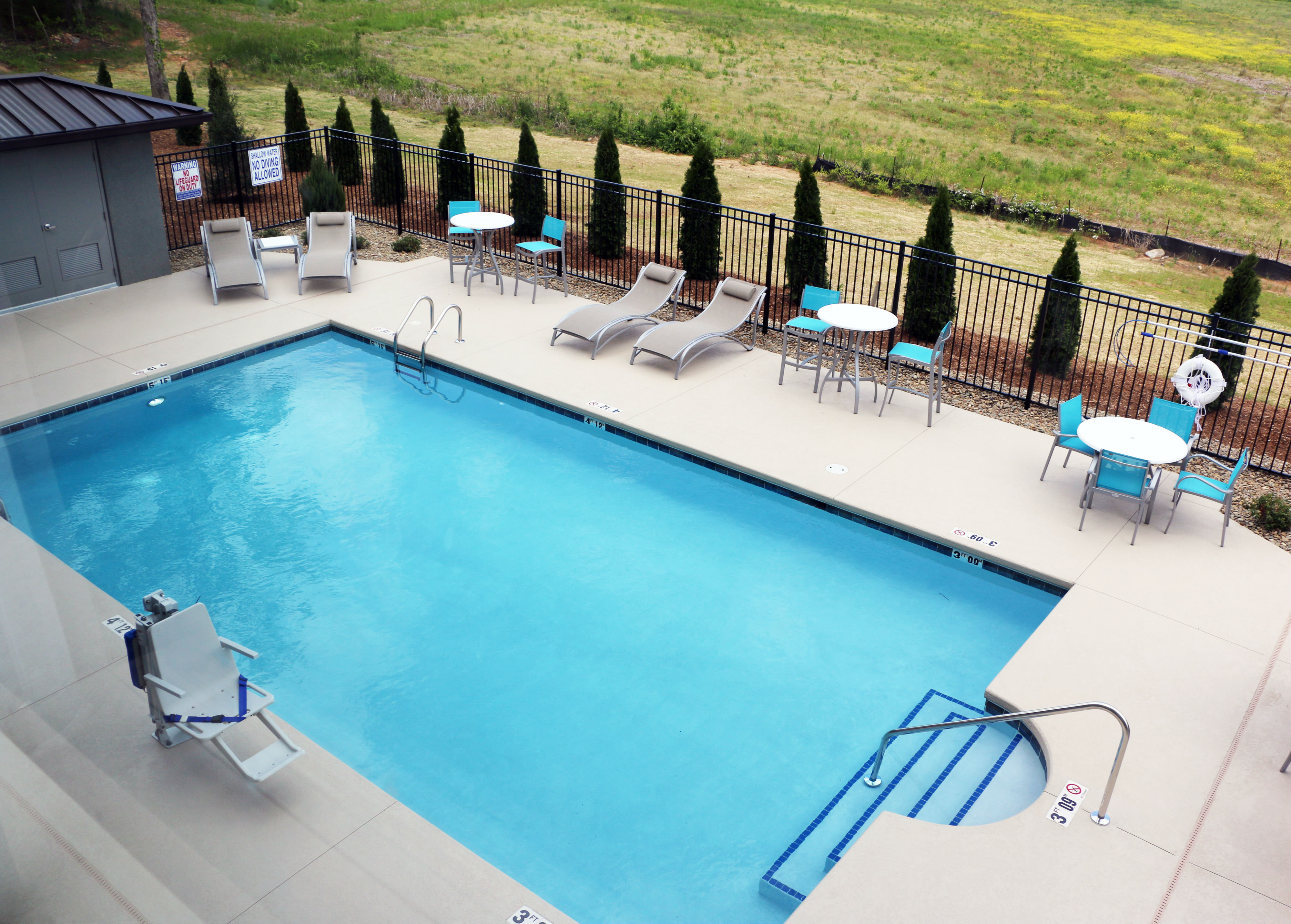HOLIDAY INN EXPRESS & SUITES HENDERSONVILLE SE - FLAT ROCK 52/52