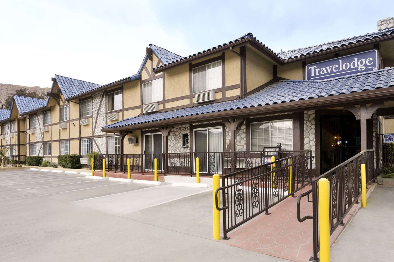 Triplodge Hotel Santa Clarita/Valencia 1/7